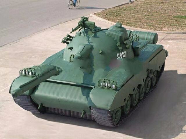 卢龙军用充气坦克车